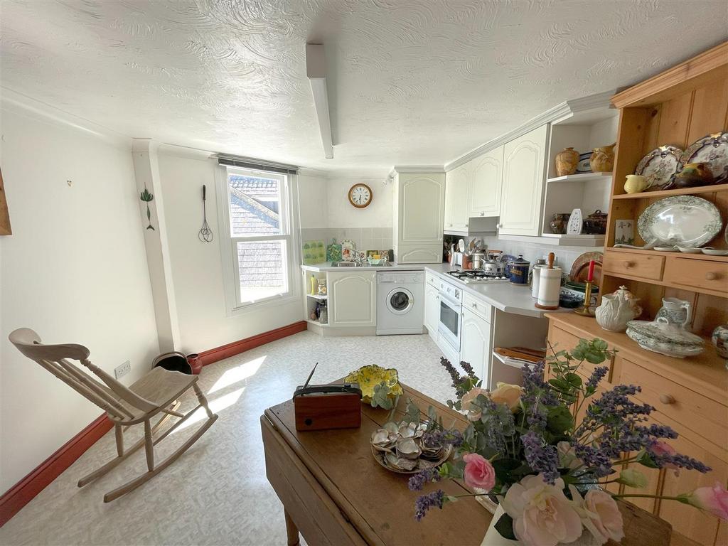 Kitchen 3.jpg