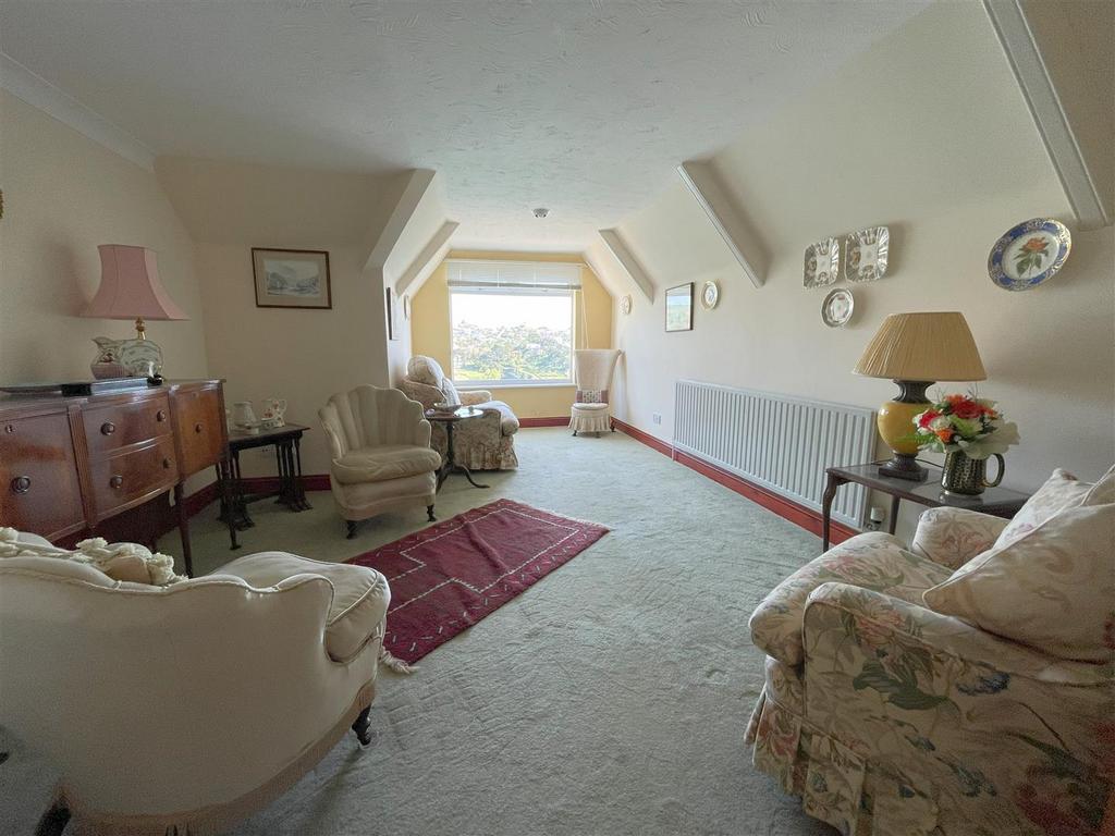 Sitting room 3.jpg