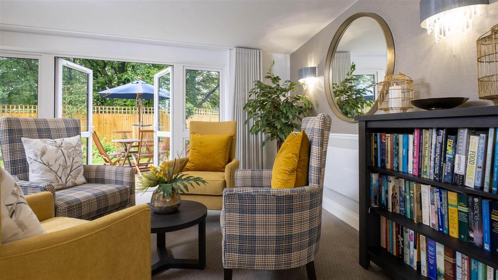 Manns Lodge Owner's Lounge seating area.jpg