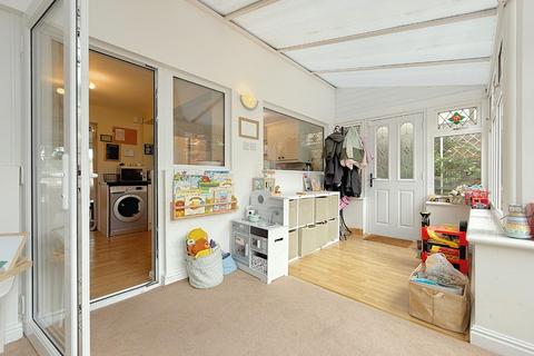 5 Barker Place, Leeds, LS13 4BU