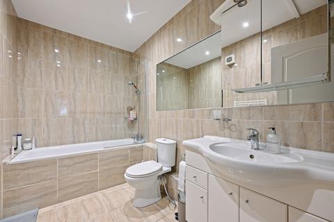 2 bedroom flat for sale, Mansfield Street, Marylebone Village, London W1G