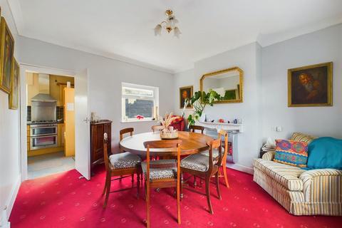 14 Forester Grove, Carlton, Nottingham, NG4 1FR
