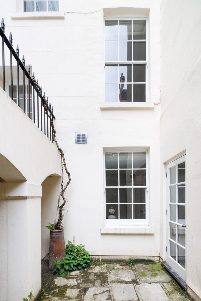 288628 - Old Gloucester Street London-JSouteyrat-2...