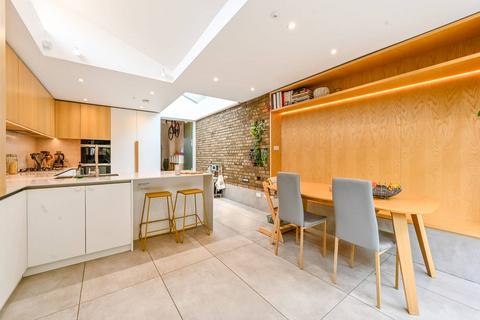 4 bedroom terraced house to rent, Ridley Road, Forest Gate, London, E7