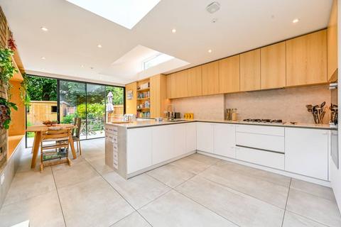 4 bedroom terraced house to rent, Ridley Road, Forest Gate, London, E7