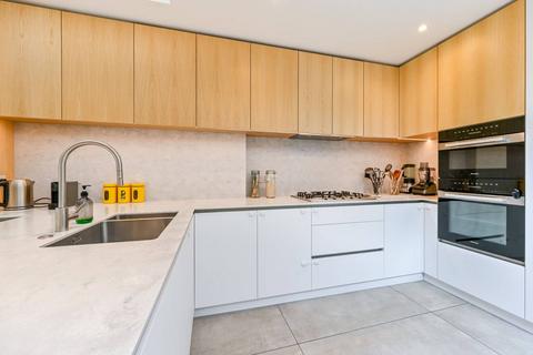 4 bedroom terraced house to rent, Ridley Road, Forest Gate, London, E7