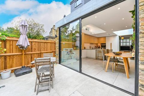 4 bedroom terraced house to rent, Ridley Road, Forest Gate, London, E7