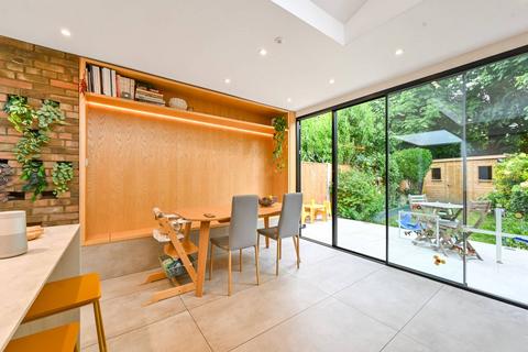 4 bedroom terraced house to rent, Ridley Road, Forest Gate, London, E7