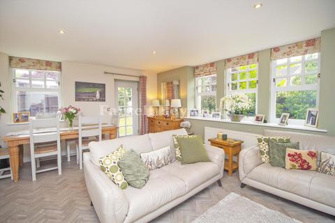 4 bedroom house for sale, Woodlea Court, Lancaster LA1