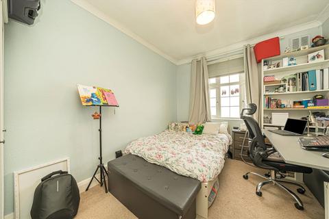 2 bedroom flat for sale, Heath Road, Twickenham TW1