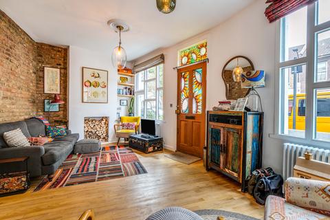 98 Gayford Road, London, W12 9BW