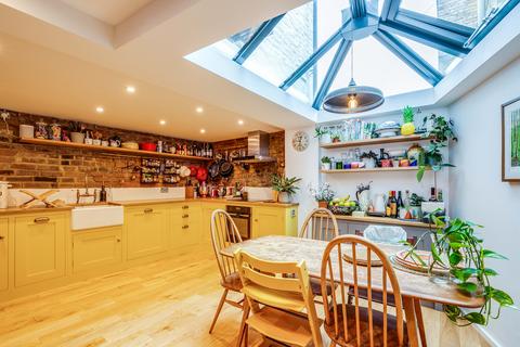 98 Gayford Road, London, W12 9BW