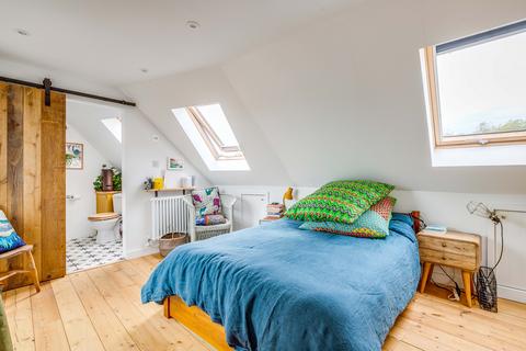 98 Gayford Road, London, W12 9BW