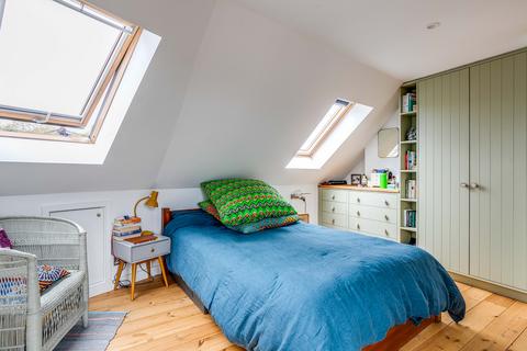 98 Gayford Road, London, W12 9BW