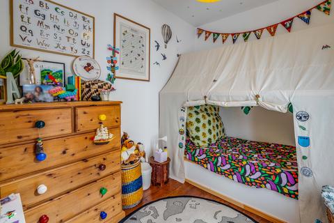 98 Gayford Road, London, W12 9BW