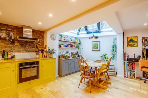98 Gayford Road, London, W12 9BW