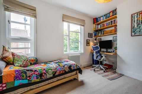 98 Gayford Road, London, W12 9BW