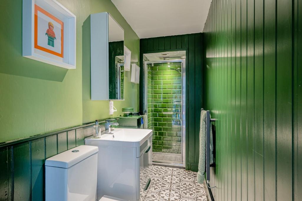 Shower Room.jpg