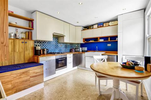 2 bedroom flat for sale, Cranwich Road, London, N16