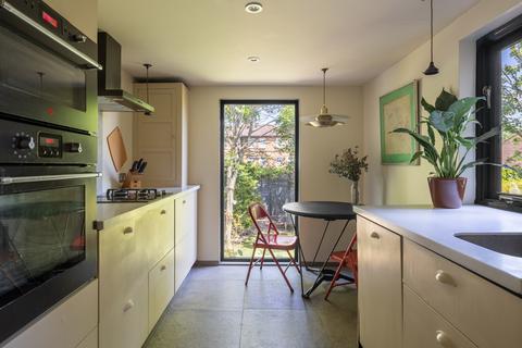 11b Montague Road, London, E8 2HN
