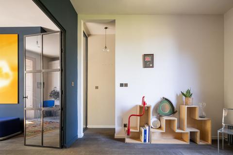 11b Montague Road, London, E8 2HN