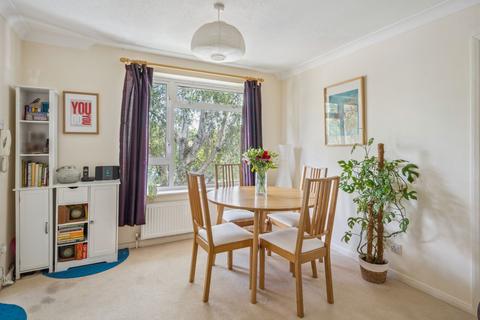 17 Berkeley Road, Thame, OX9 3TQ