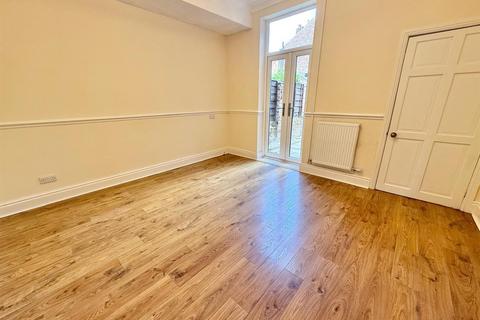 3 bedroom terraced house for sale, Prestbury Road, Macclesfield