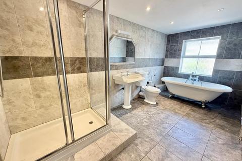 3 bedroom terraced house for sale, Prestbury Road, Macclesfield