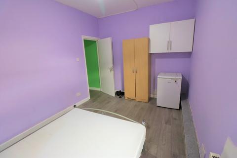 1 bedroom in a house share to rent, Cecil Avenue, Barking IG11