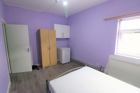 1 bedroom in a house share to rent, Cecil Avenue, Barking IG11