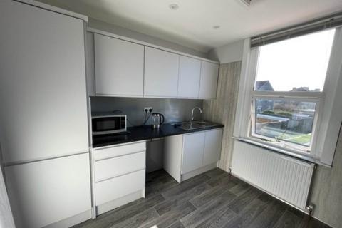 2 bedroom flat to rent, Brighton Road, Weston-super-Mare, North Somerset