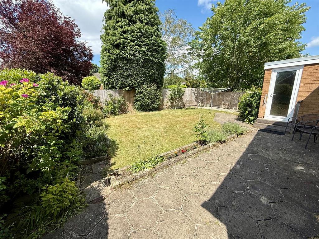 WR9 Garden.jpg