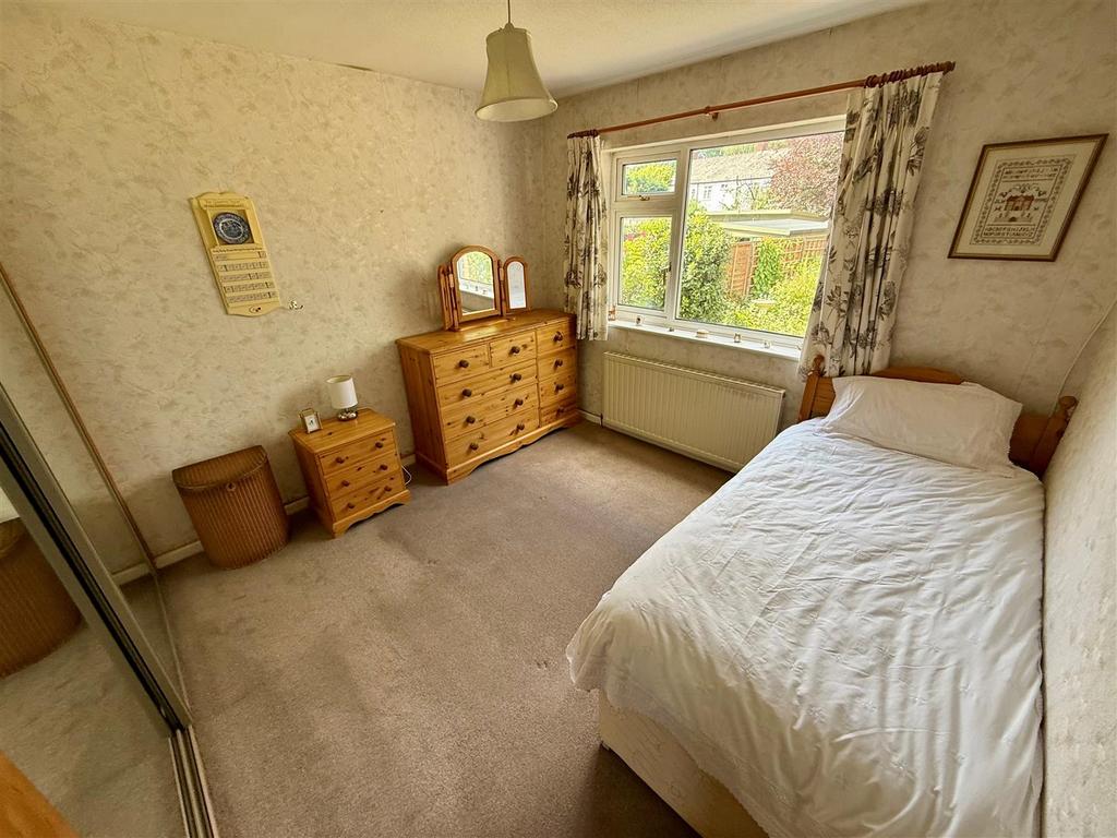 WR9 Bed1.jpg
