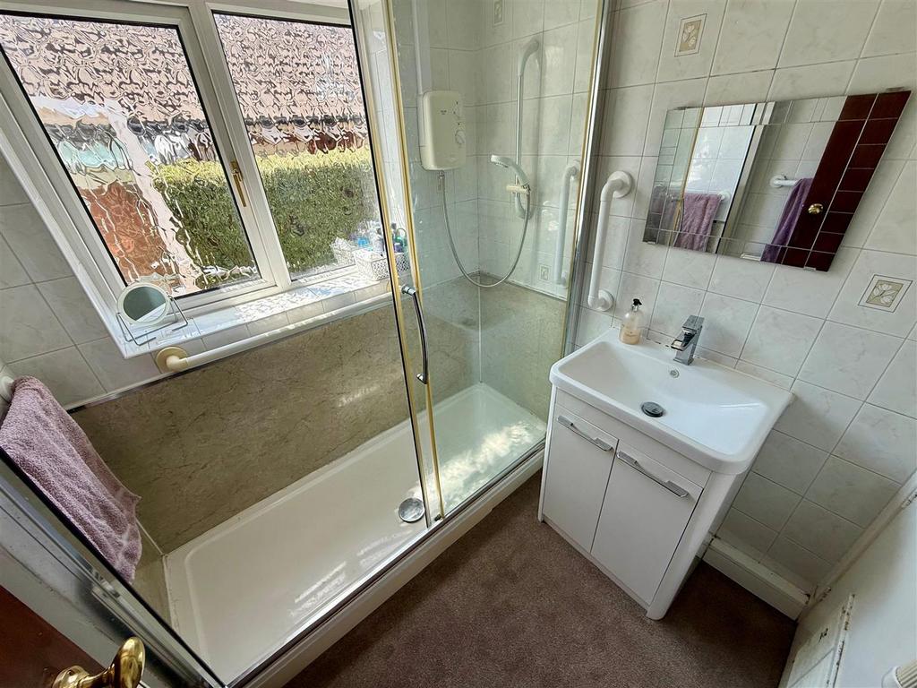 WR9 Bathroom.jpg