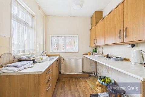 3 bedroom terraced house for sale, Dryden Road, Low Fell