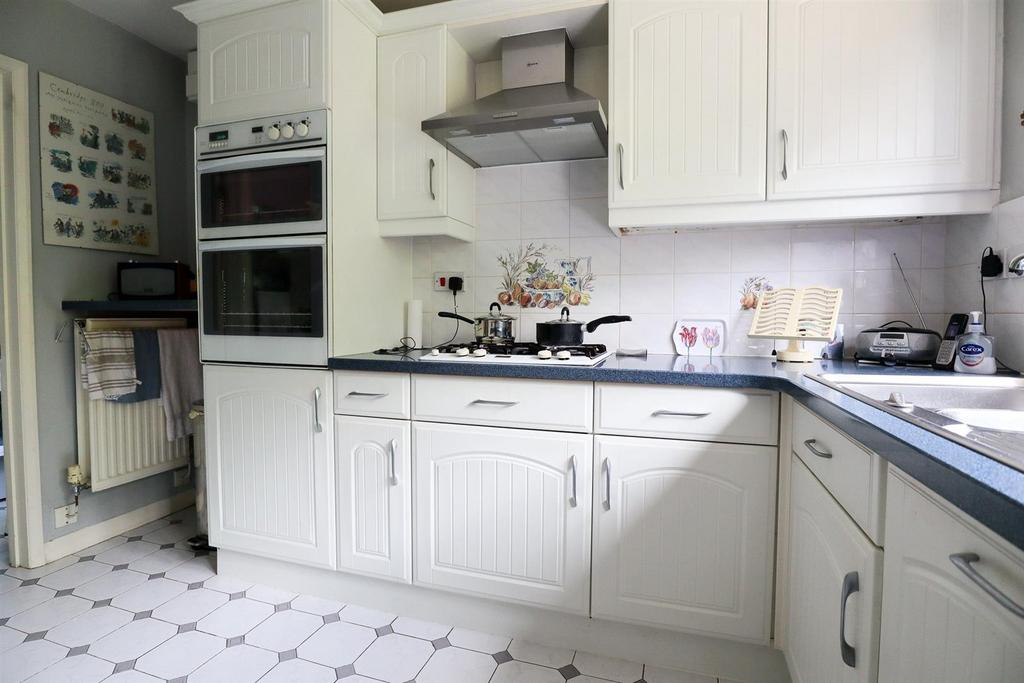 Kitchen (2).jpg