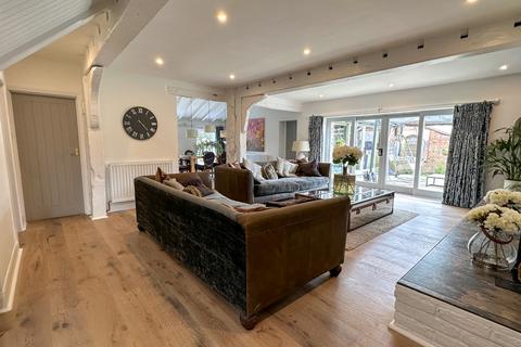 5 Barn Close, Lingwood, Norwich, NR13 4TS