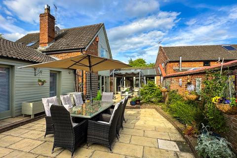5 Barn Close, Lingwood, Norwich, NR13 4TS