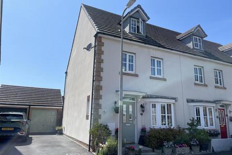 35 Bryntirion, Llanelli, SA15 3QD