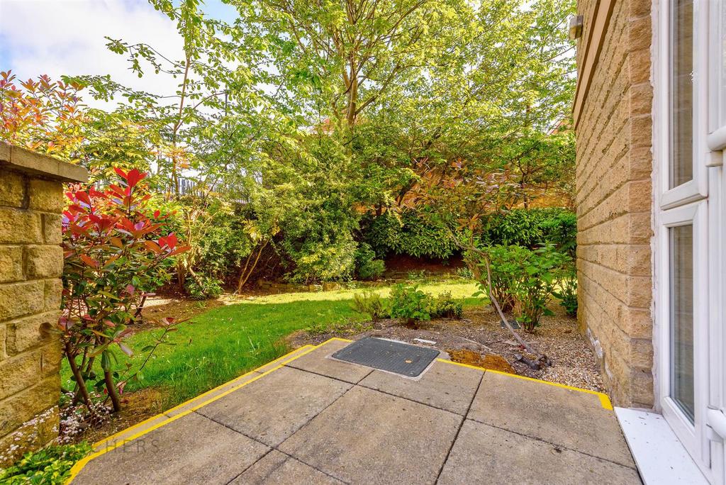 8 Kings Court(Exterior)(4of6).jpg