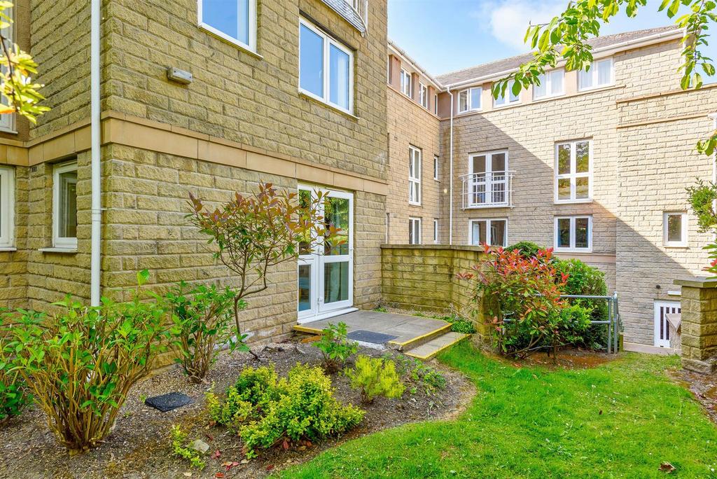 8 Kings Court(Exterior)(3of6).jpg