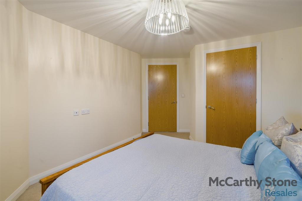 8639841-interior10.jpg