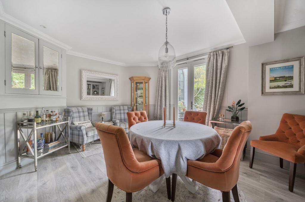 1299518 28 683588...