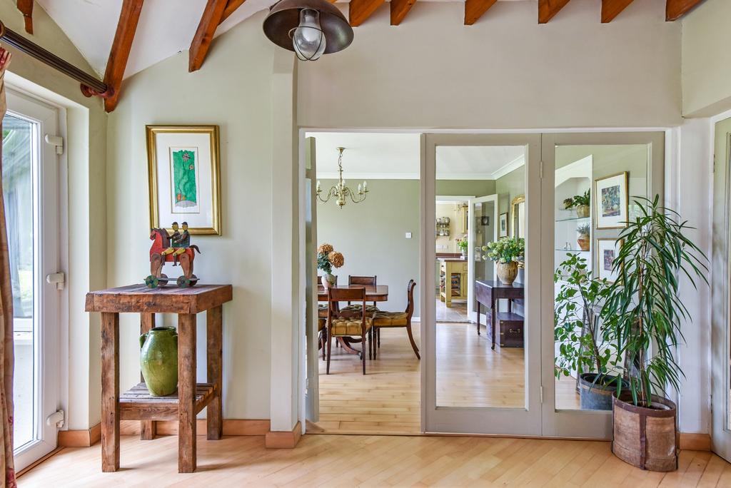 Doors to dining rm