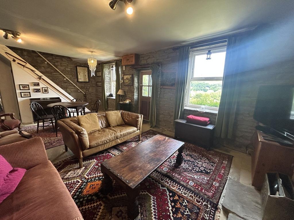 Sitting Room / Dining Room