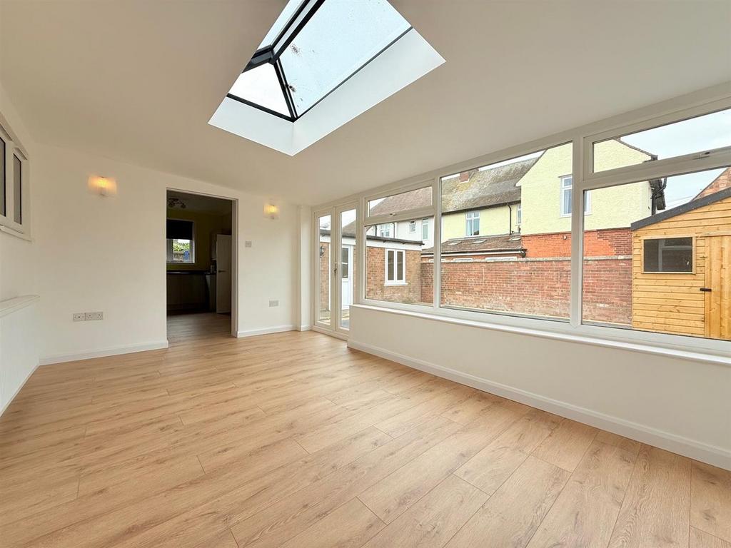 Sunroom (2).jpg