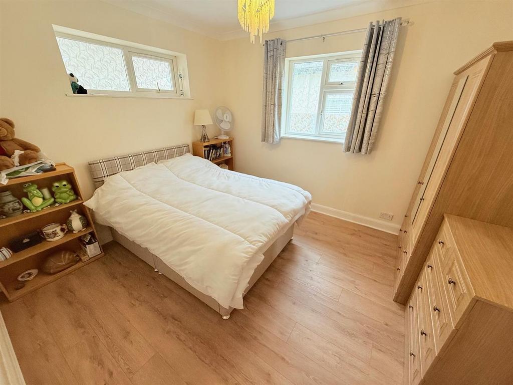 Bedroom 1 (2).jpg