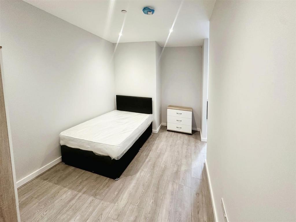 Bedroom / Study