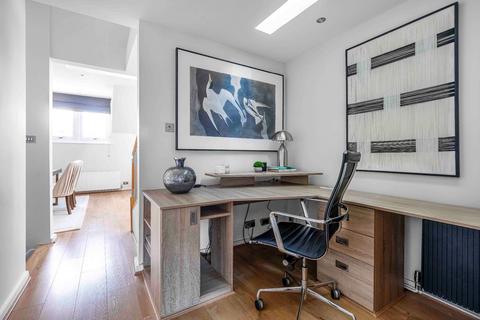 2 bedroom flat for sale, Roland Gardens, London