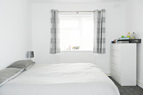 2 bedroom flat for sale, Baker Street, Enfield EN1